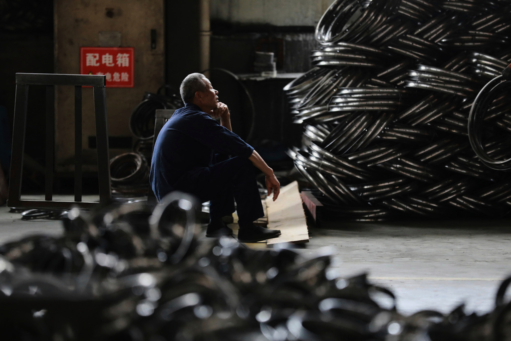 China's US exports drop 30% as tariff tensions rise