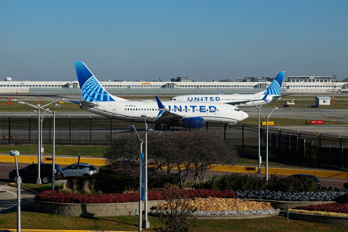 US air travel could 'slow to a trickle' as shutdown bites: transport secretary