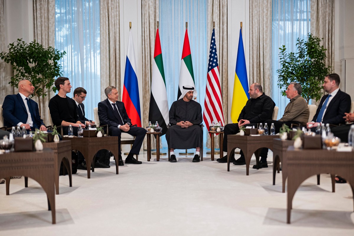 This handout photograph taken and released by the UAE Presidential Court on January 23, 2026 shows UAE President Sheikh Mohamed bin Zayed al-Nahyan (C) speaking with the heads of delegations participating in the UAE-hosted trilateral talks between the US,