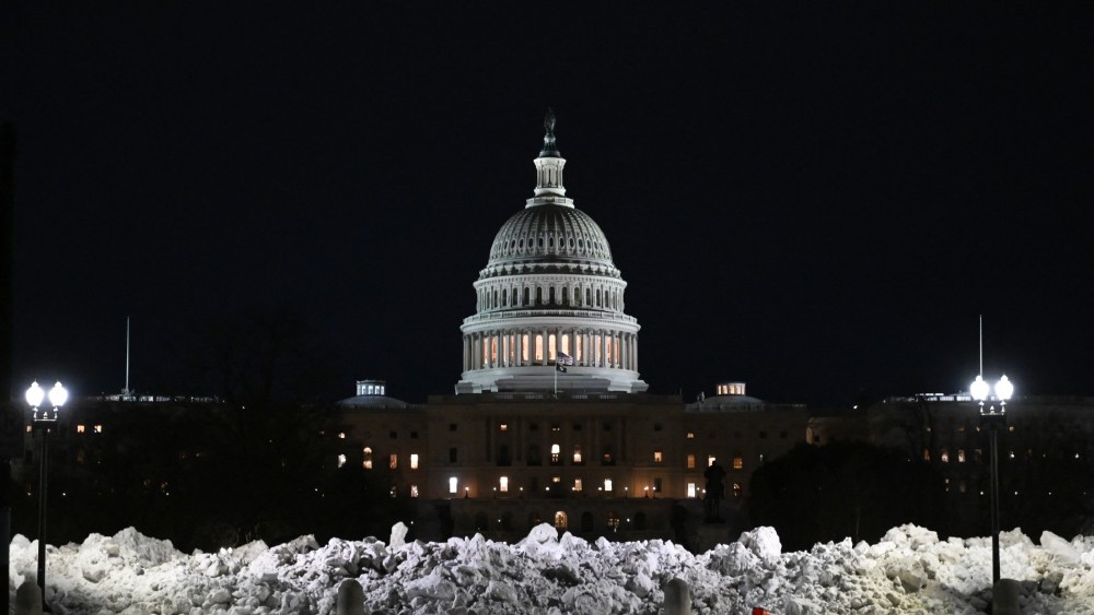 US government shuts down, but quick resolution expected