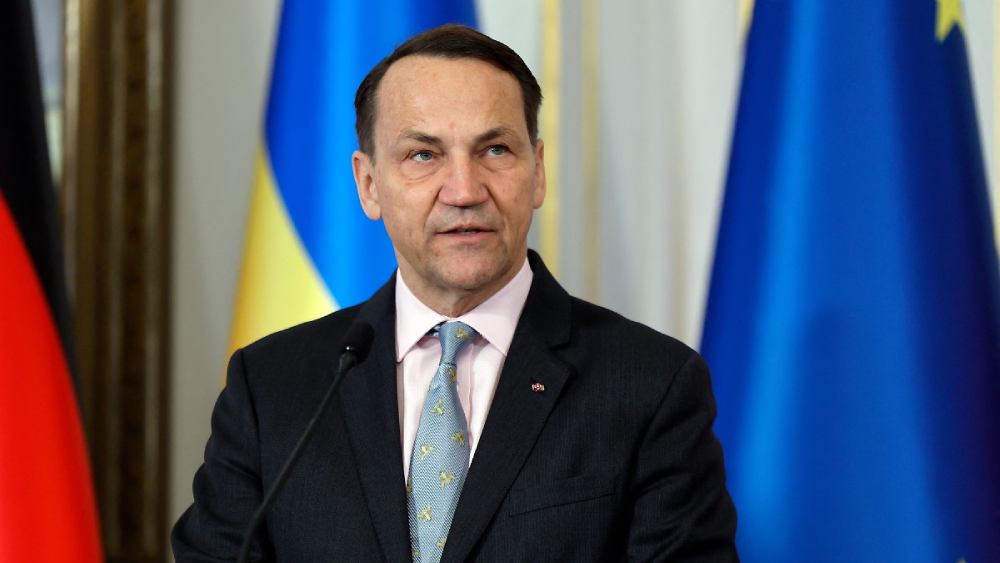 Polish FM Sikorski arrives in Pakistan today on two-day official visit