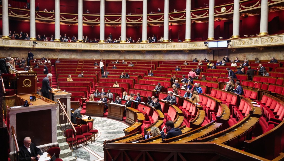 Members of parliament attend a debate on legislative process for a social media ban on under-15s at the Assemblee Nationale, France's lower house Parliament in Paris on January 26, 2026. (AFP)
