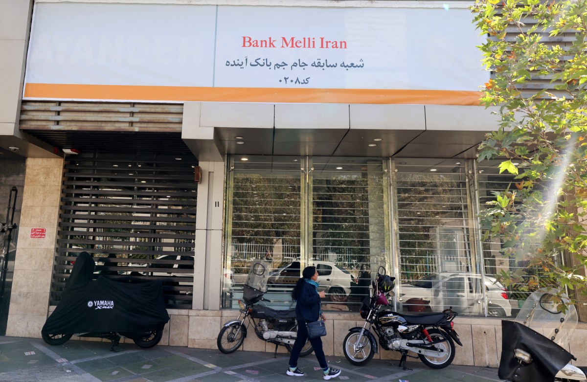 Iran declares major lender bankrupt