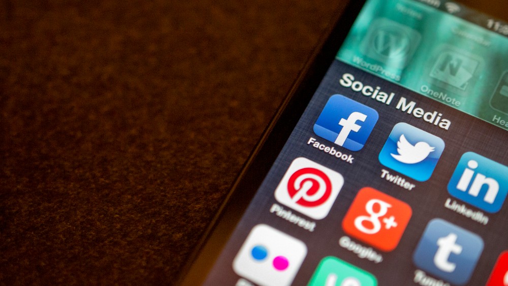 New Zealand moves to ban social media for under-16s