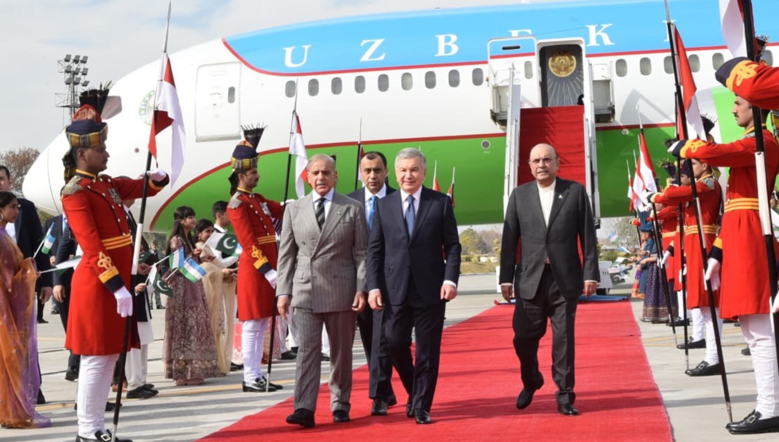 Uzbek president in Pakistan to deepen trade and connectivity ties