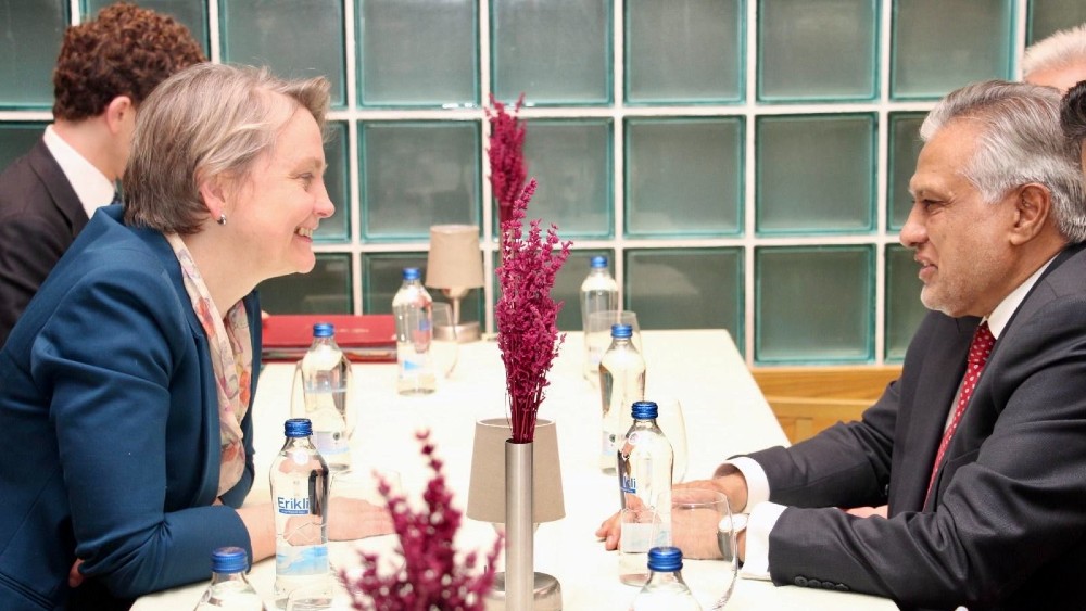 Pakistan FM appreciates UK counterpart’s acknowledgment, support for peace efforts