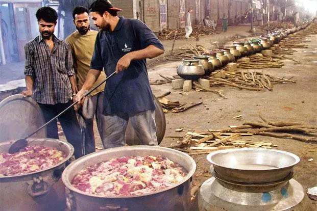 Pakistani men prepare a large quantity of Haleem, a dish made of several cereals and meat, on the 9th day Moharram during the Ashura religious festival in Karachi, March 1, 2004. (AFP)