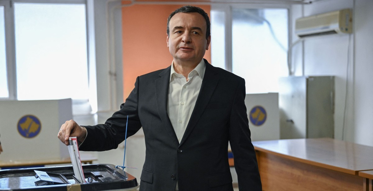 Kosovo votes in bid to break a year-long political deadlock