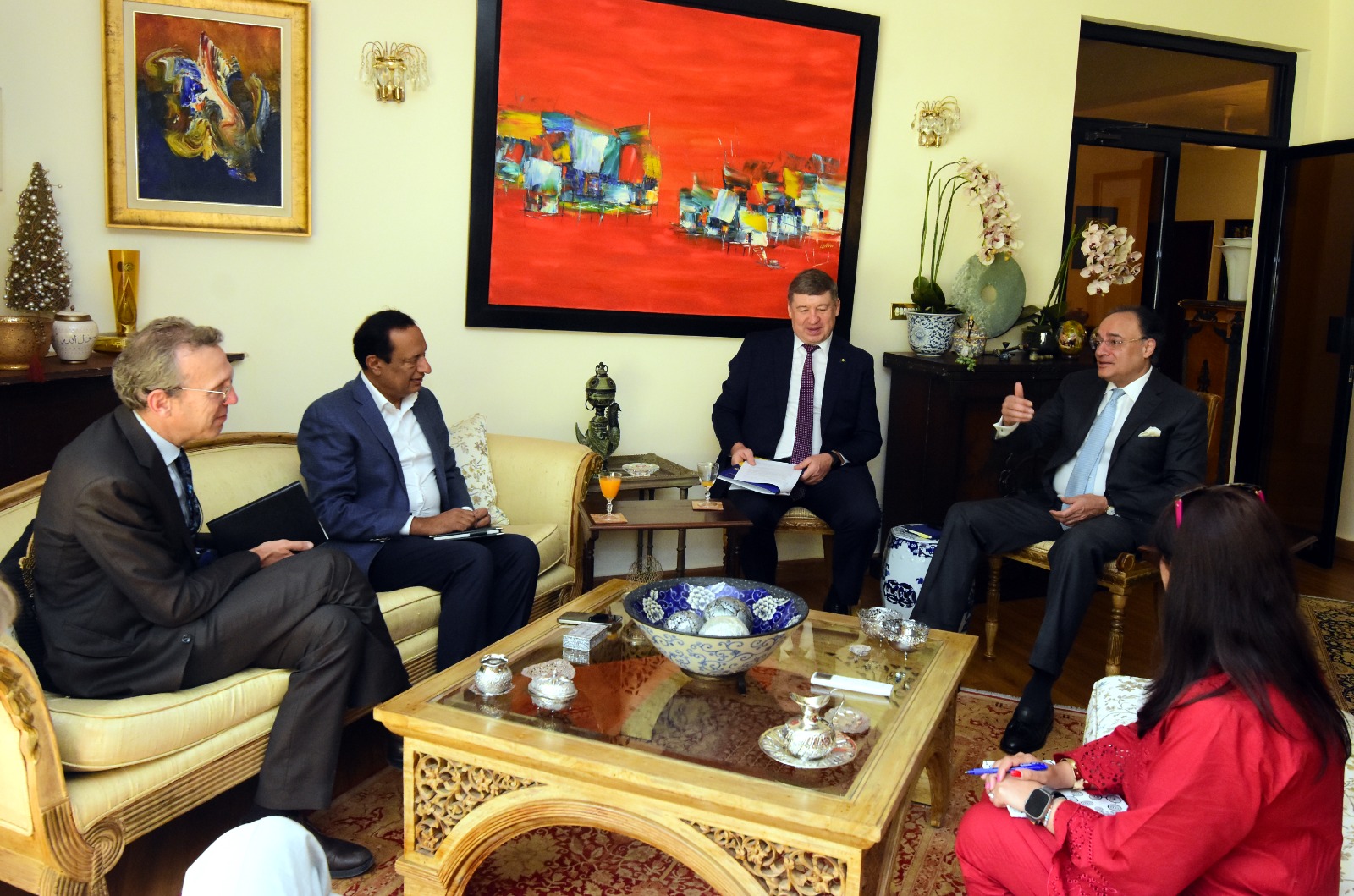 Pakistan returns to global bond markets, eyes deeper EU investment ties