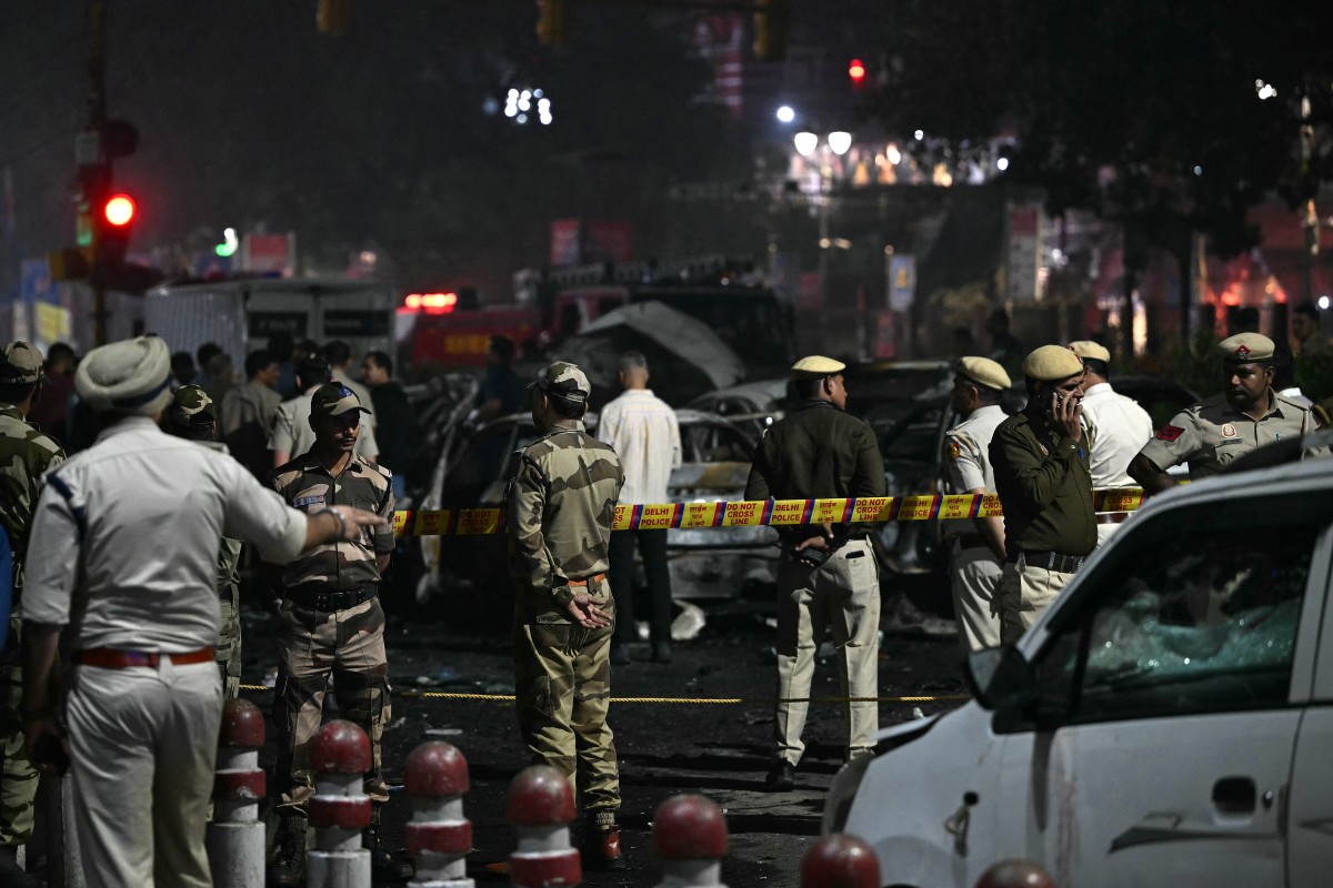 Eight killed in explosion near Red Fort in New Delhi: police