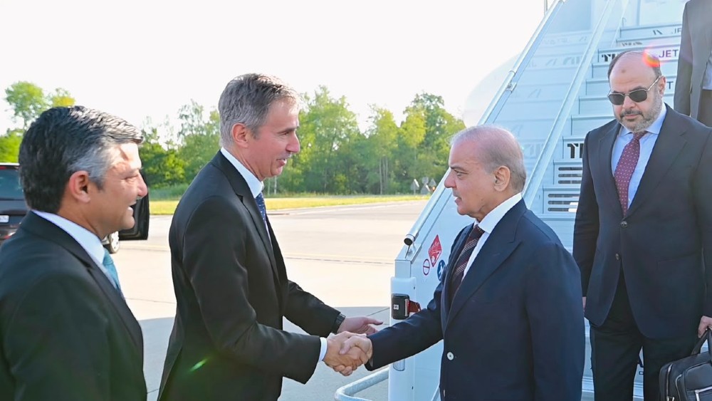 Pakistan PM, CDF Munir, VP Vance and Iranian delegation arrive in Switzerland