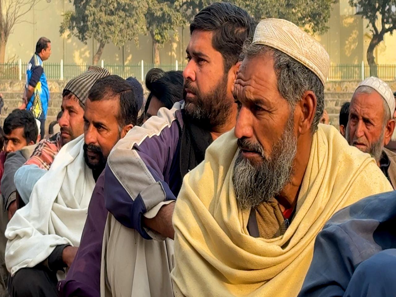 Volunteers bring winter relief to Islamabad's daily wage workers