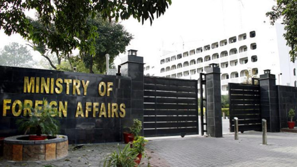 Interaction between PM advisor, Israeli official ‘certainly, without government authorization’: FO 