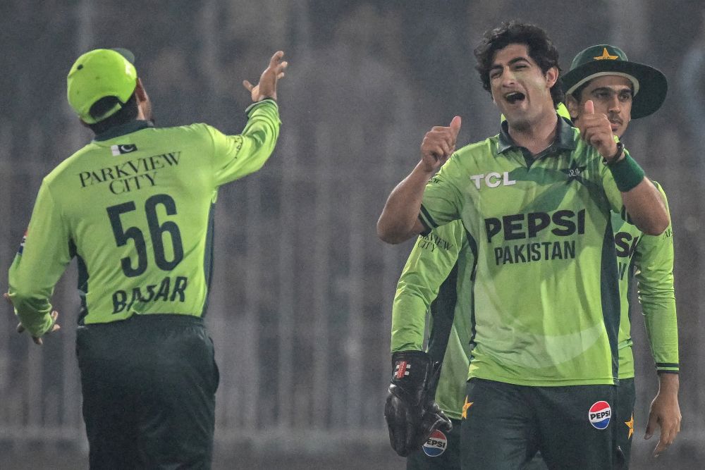 Pakistan bowl South Africa out for 263 in first ODI