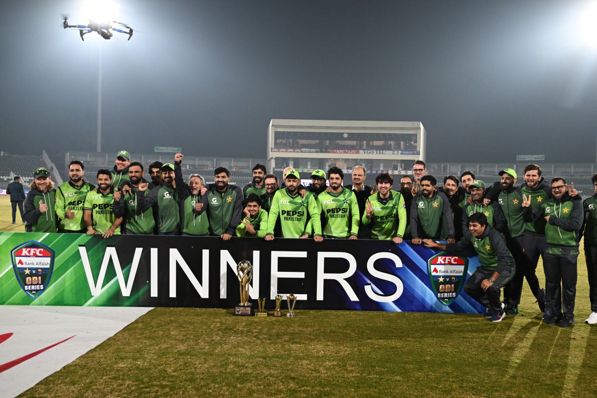 Clinical Pakistan whitewash Sri Lanka 3-0 in ODI series