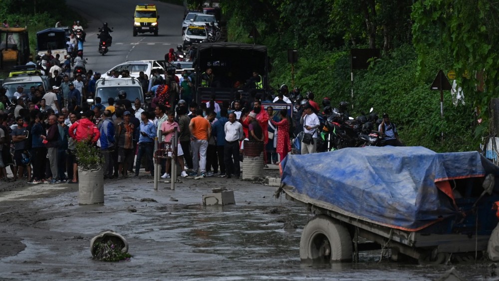 Search for 1,000 missing after deadly floods on Nepal-China border