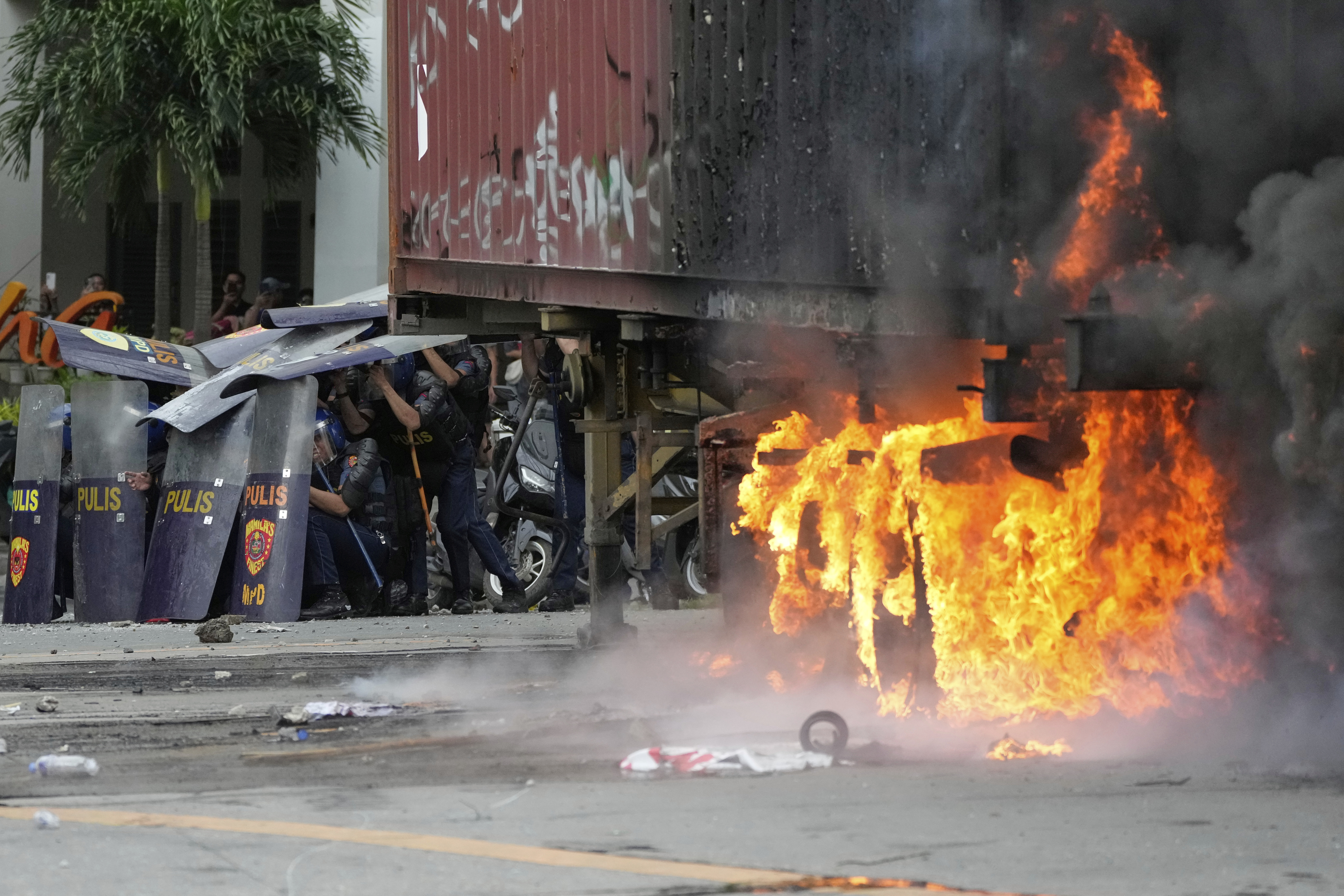 clashes with anti-corruption protesters in Manila, Philippines