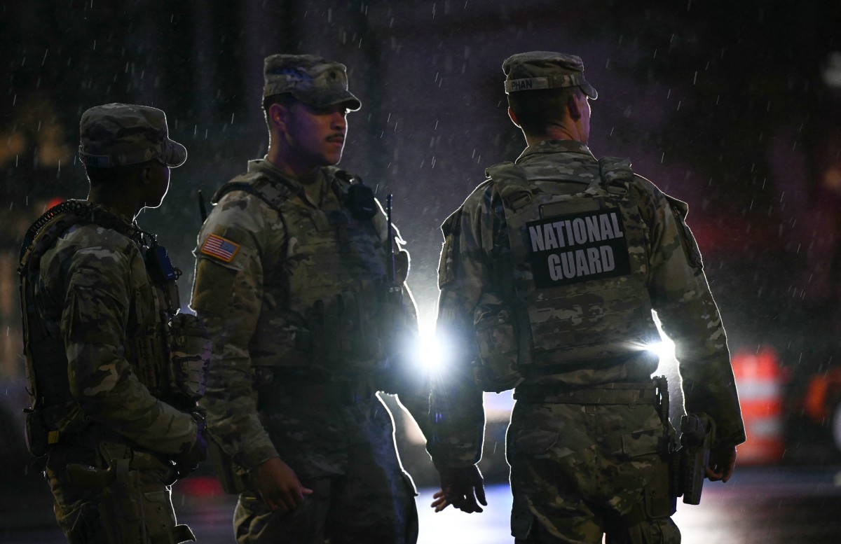 Gunman killed after opening fire outside White House