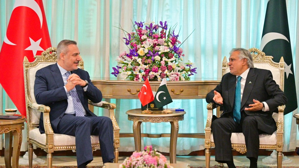 Pakistan, Turkiye FMs stress de-escalation ahead of quadrilateral meeting on Iran war