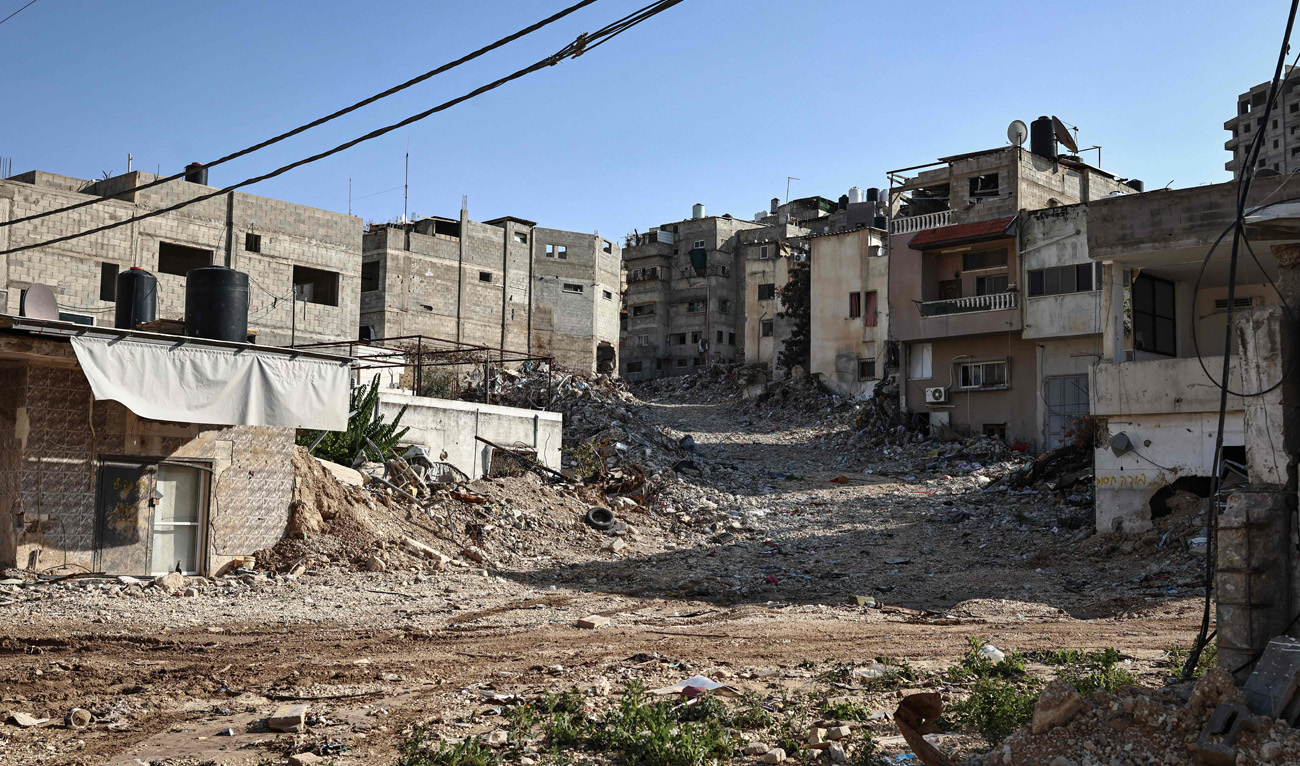 Israel launches fresh strikes on Gaza as Qatar fears for truce