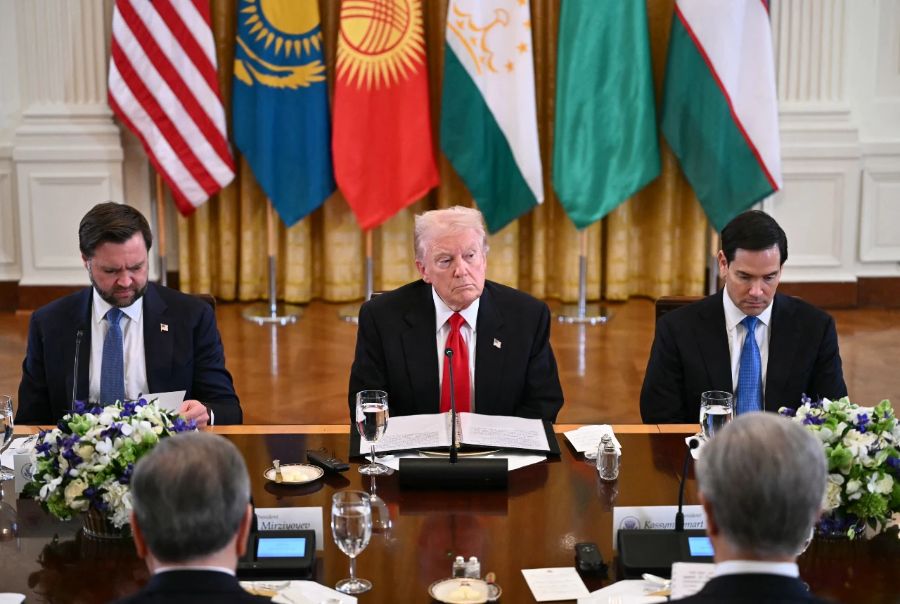 (L-R) US Vice President JD Vance, US President Donald Trump and US Secretary of State Marco Rubio attend a dinner with Central Asian leaders in the East Room of the White House in Washington, DC, on November 6, 2025. (Photo by Mandel NGAN / AFP)