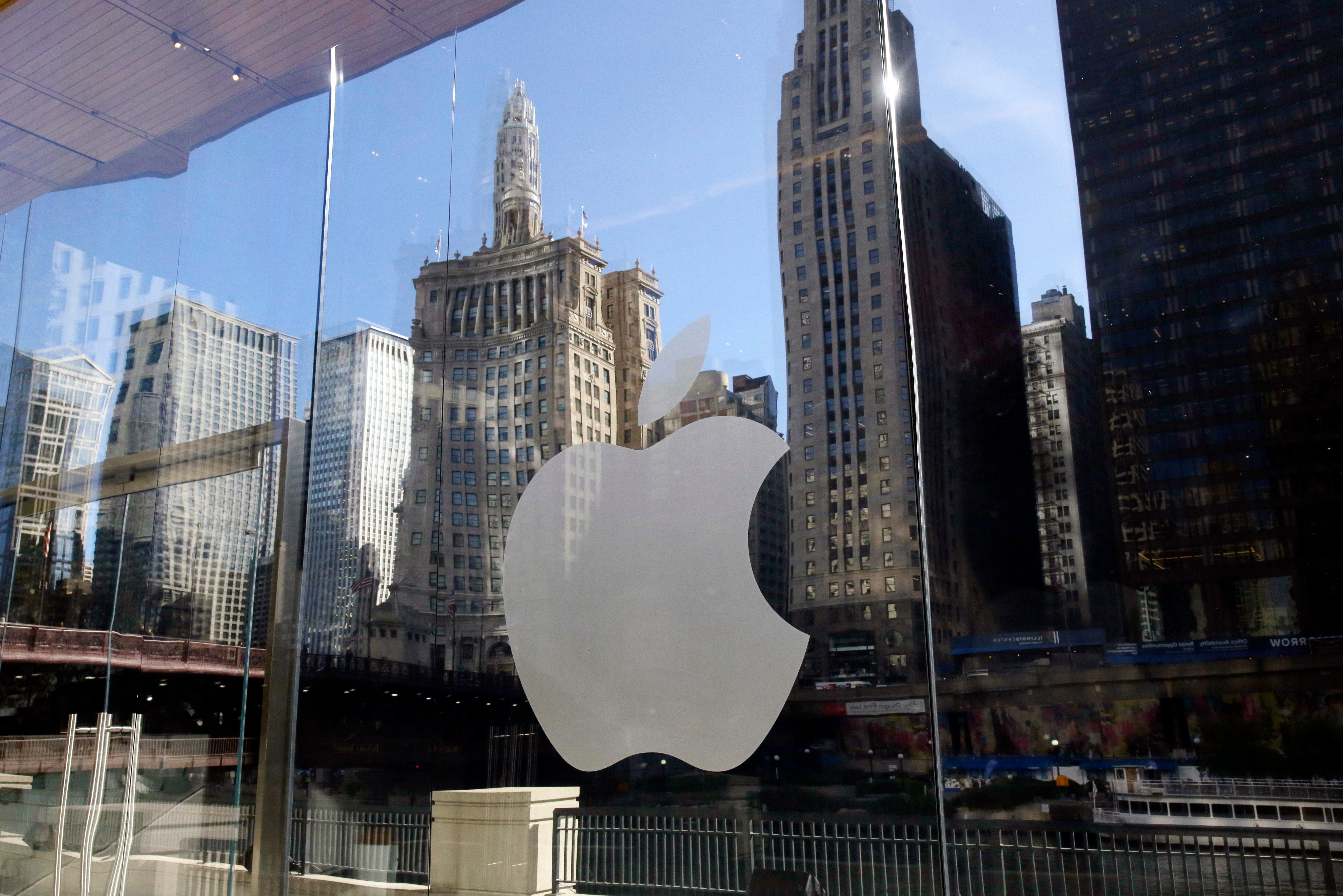 Apple removes apps enabling anonymous reporting of ICE agent sightings