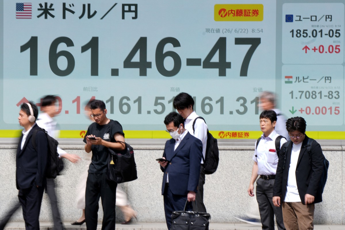 Crude prices drop, most stocks rise on 'positive' US-Iran talks