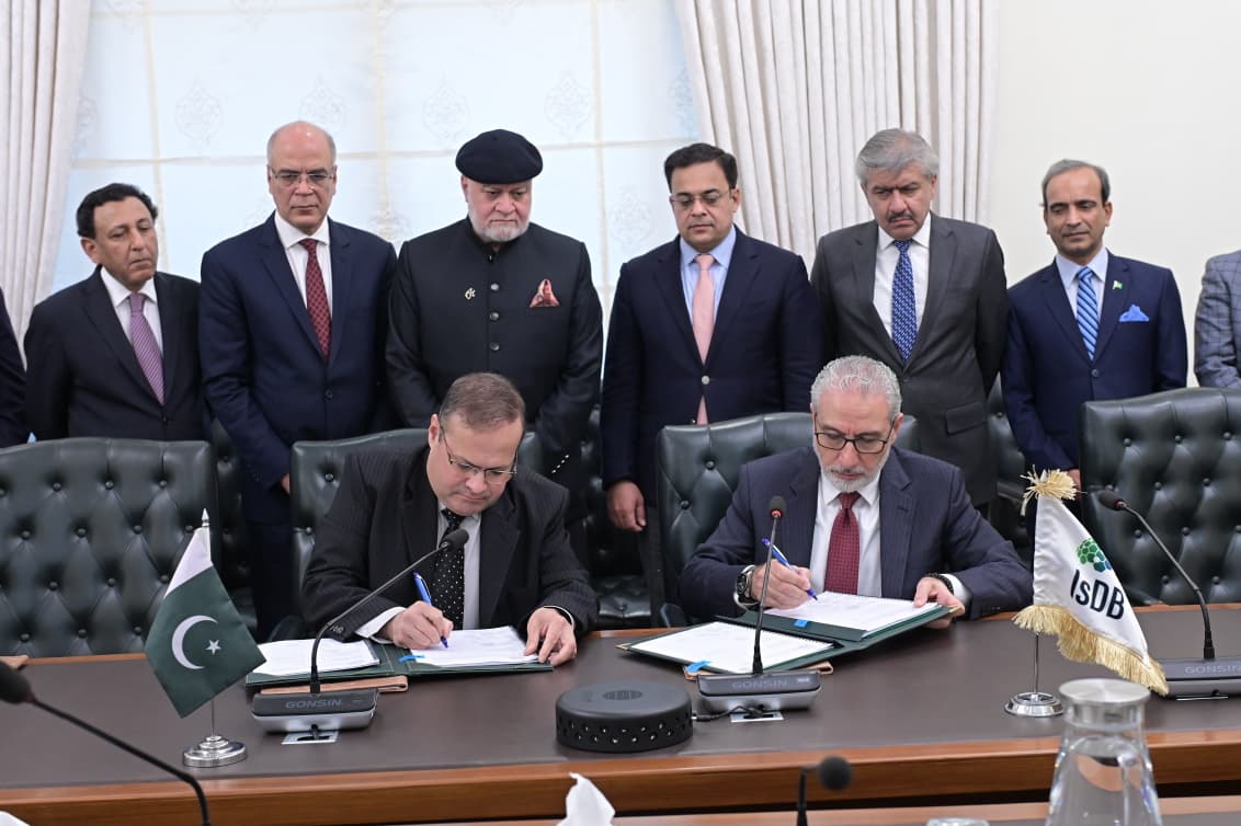 Pakistan signs $603 million agreements with Islamic Development Bank