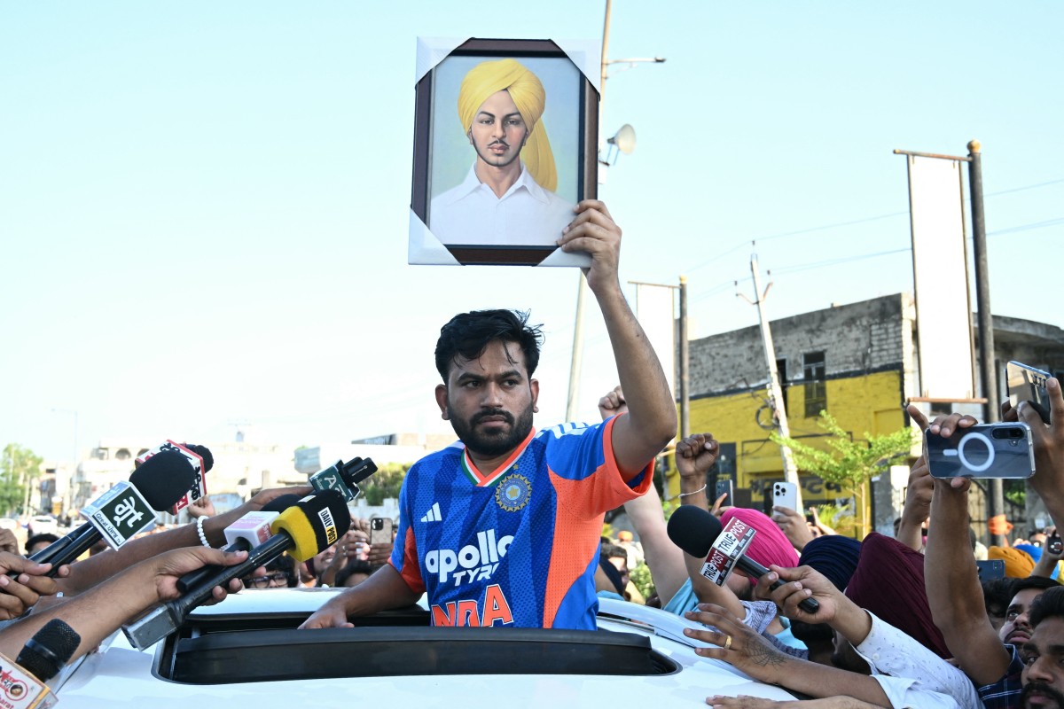 India's ‘Cockroach Party’ founder Dipke attacked during Jaipur protest