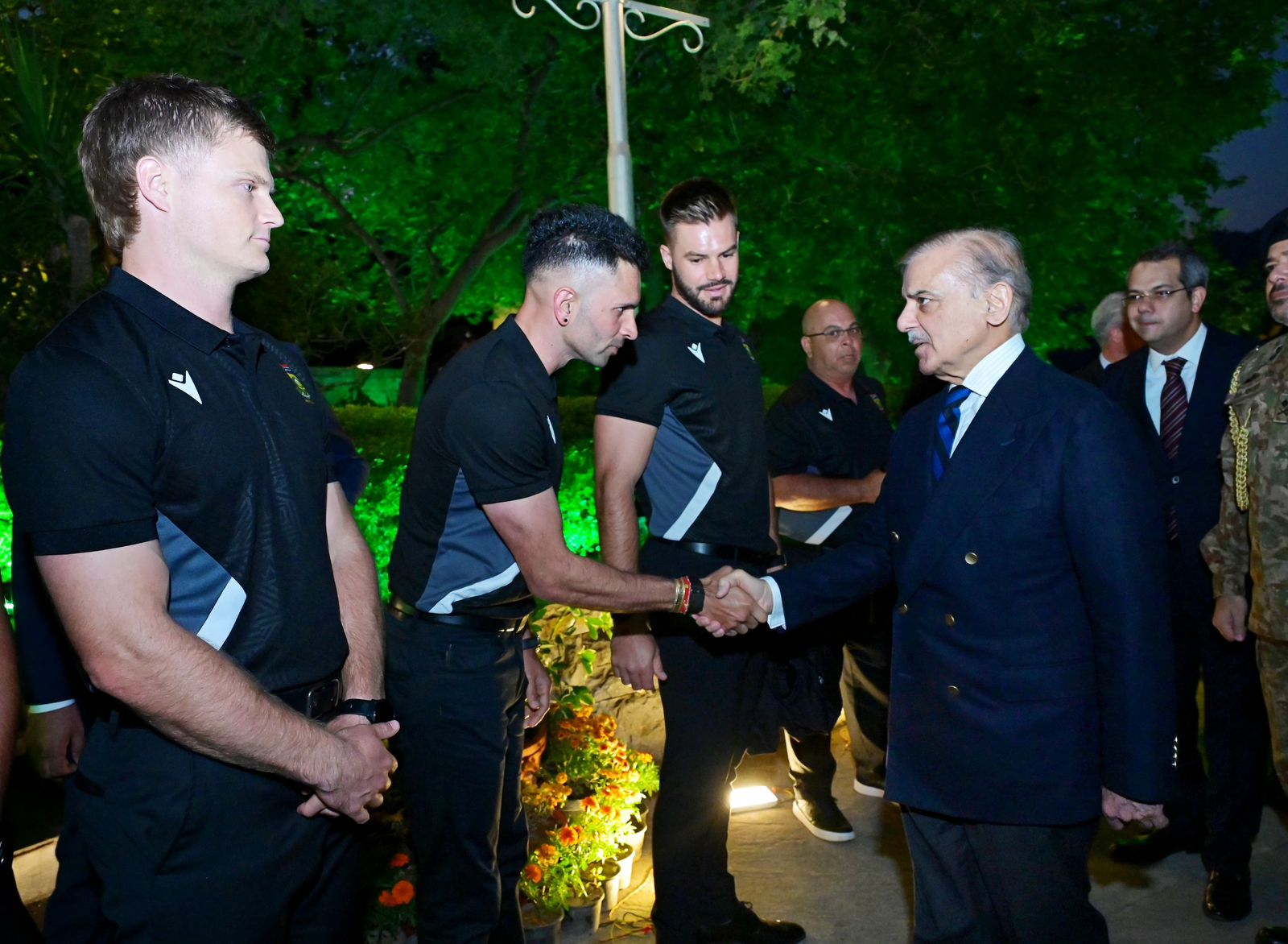 Pakistan PM welcomed South African cricket team to Pakistan, hosts dinner