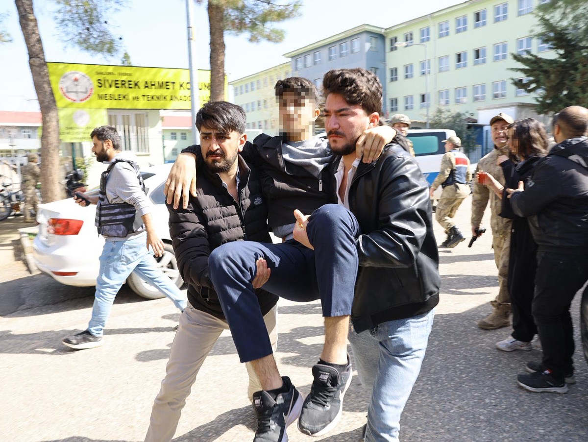 Turkey school shooting wounds 16, attacker dead