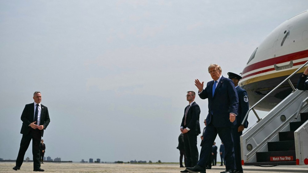 Trump dismisses concerns over conditions on US aircraft carrier