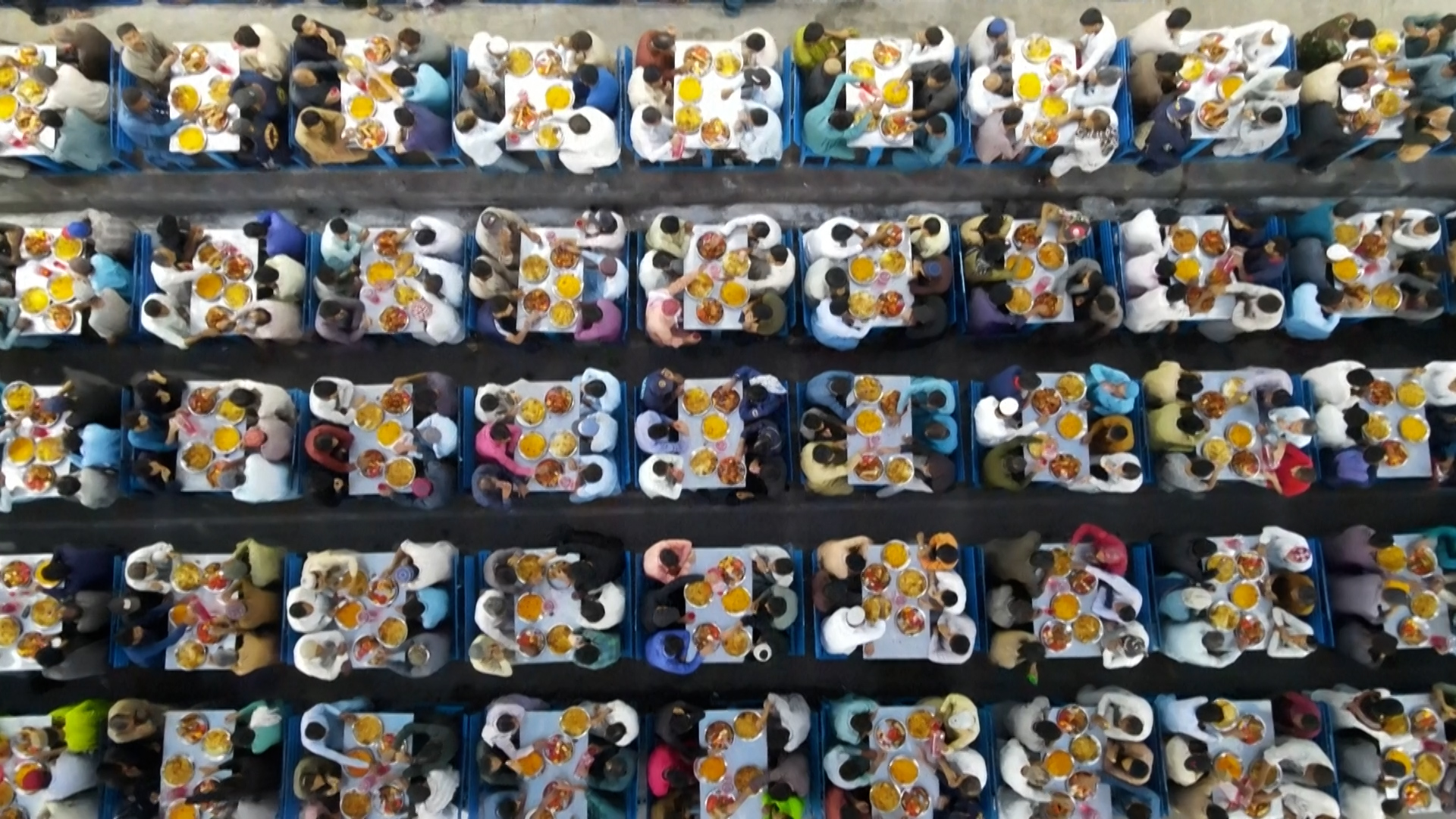 Pakistanis rank among world’s most generous givers, study shows