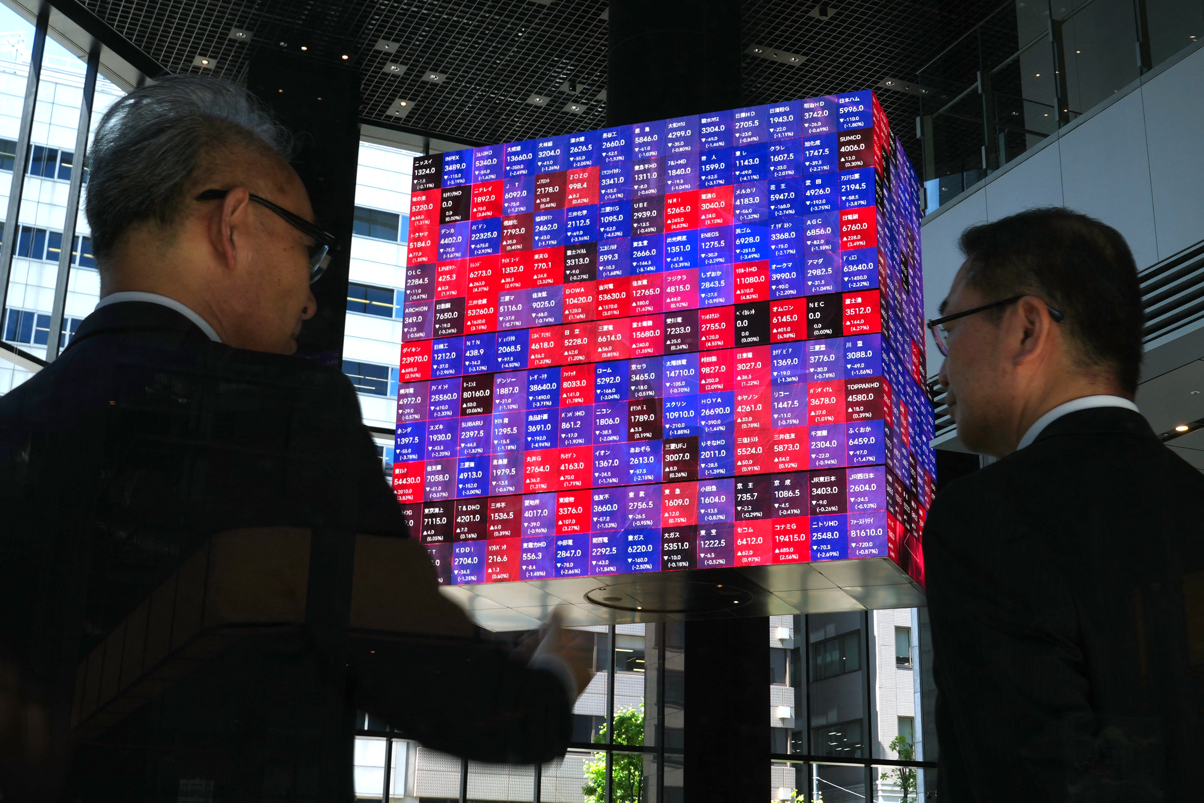 Stocks drop on AI, rate hike worries as Lebanon deal hits oil