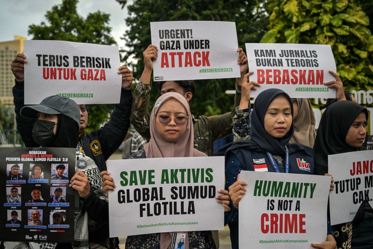Gaza flotilla activists await deportation from Israel