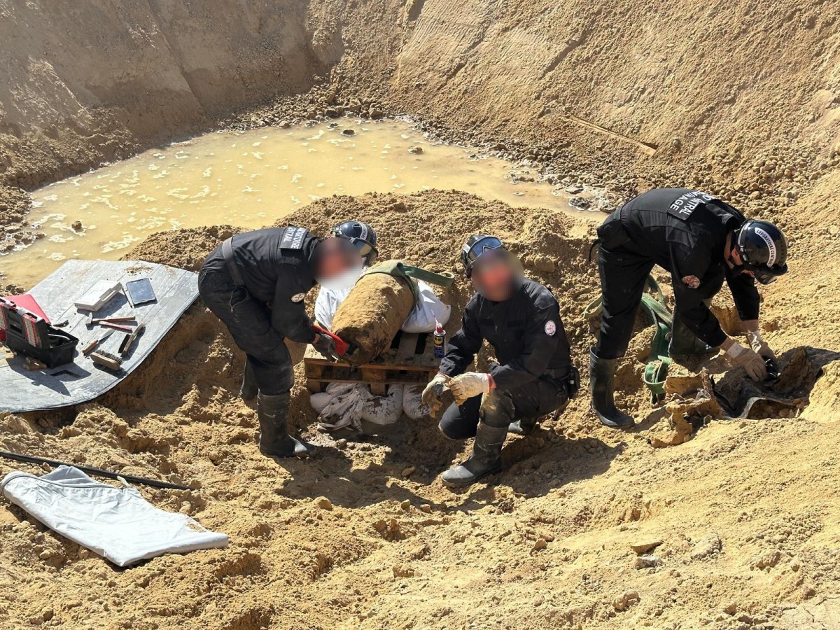 Experts carry out controlled blast of WWII bomb near Paris