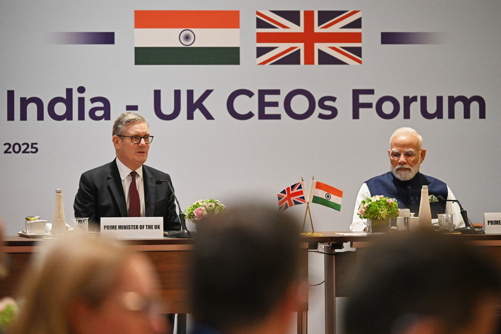 British Prime Minister Keir Starmer, left and and Indian Prime Minister Narendra Modi attend the India-UK CEO Forum at Jio World Convention Centre in Mumbai, India, Thursday, Oct. 9, 2025. (Leon Neal/Pool Photo via AP)